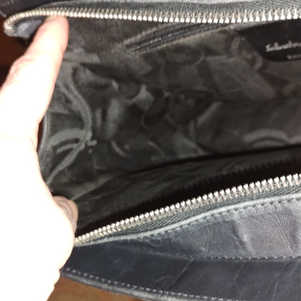 Salvatore Ferragamo BA217154 MSRP $1,000 Italian Leather Black Shoulder Bag EUC - Picture 10 of 16